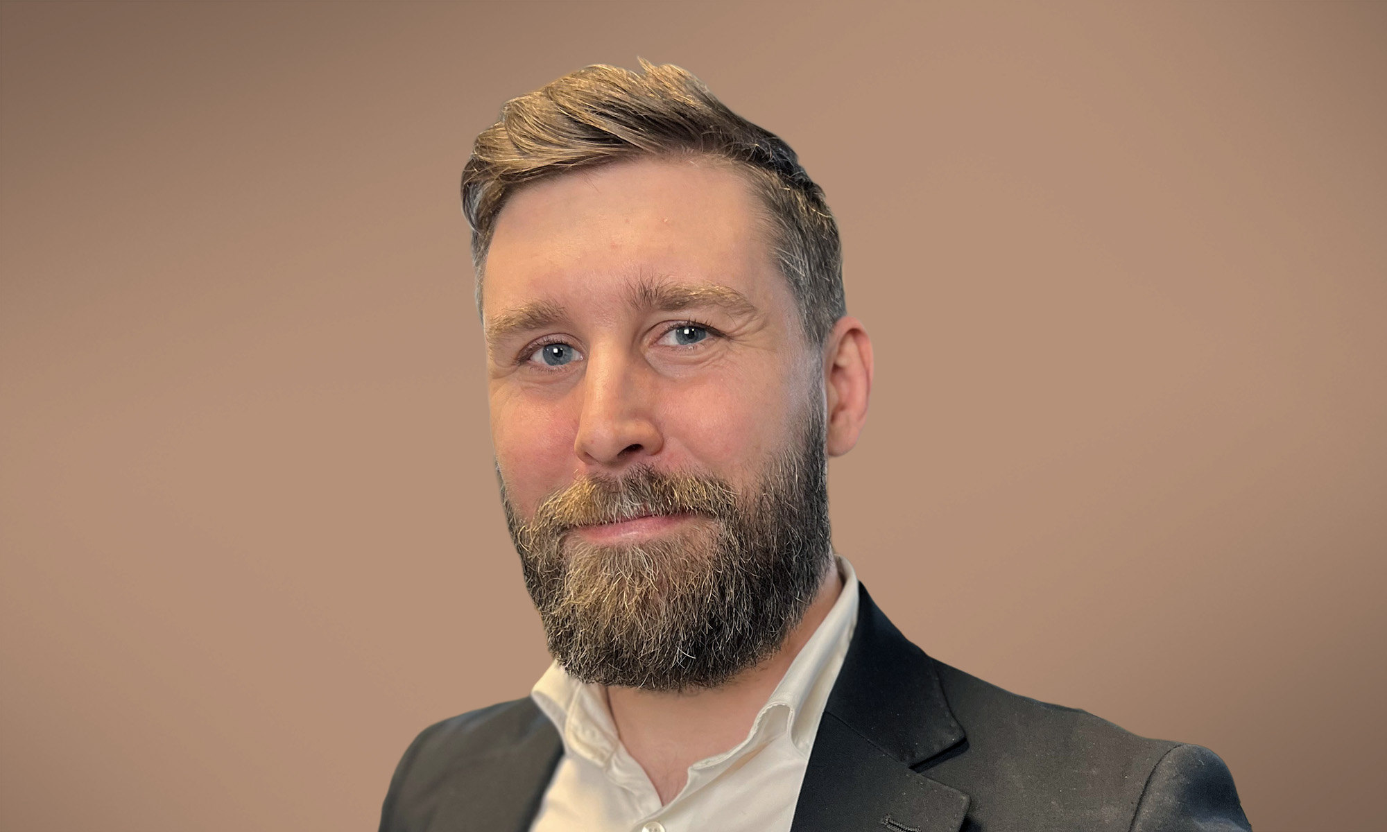 Porträttbild av Anton Torstensson